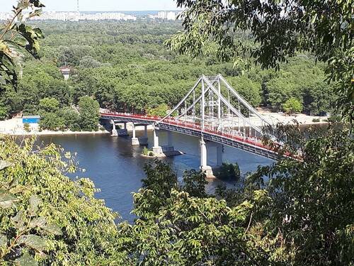 		                                
		                                		                            	                            	
		                            <span class="slider_description">Parkovy Pedestrian Bridge - Kyiv</span>
		                            		                            		                            